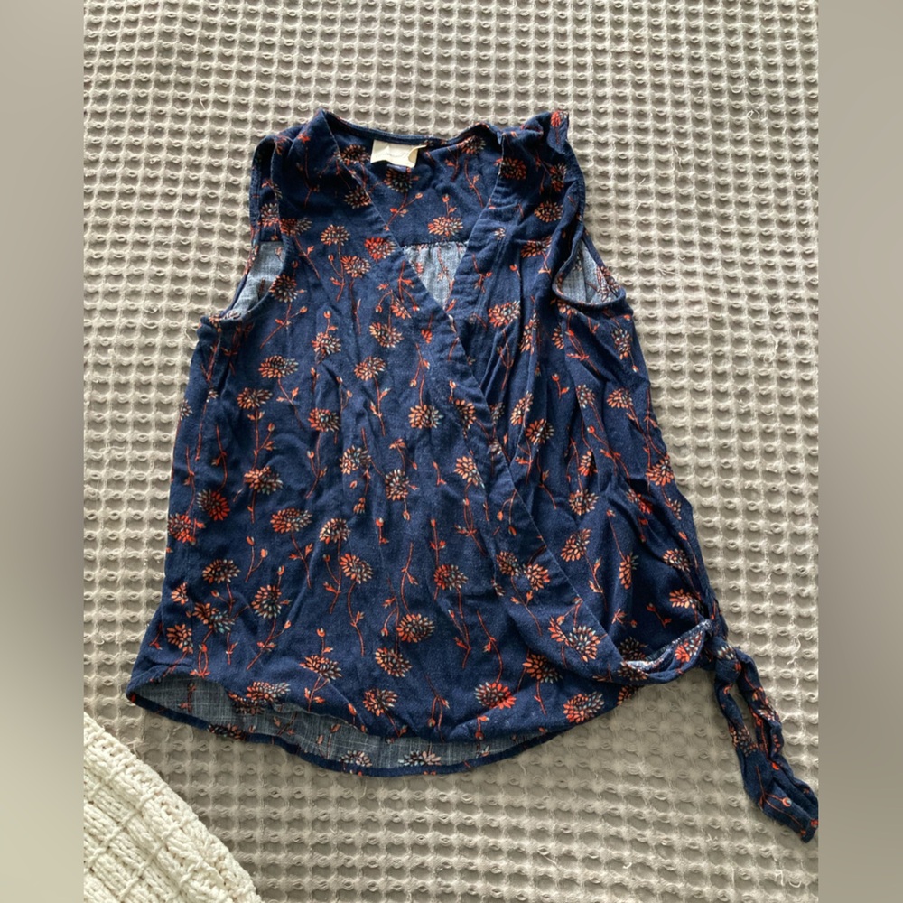 Super cute tank top blouse with floral print